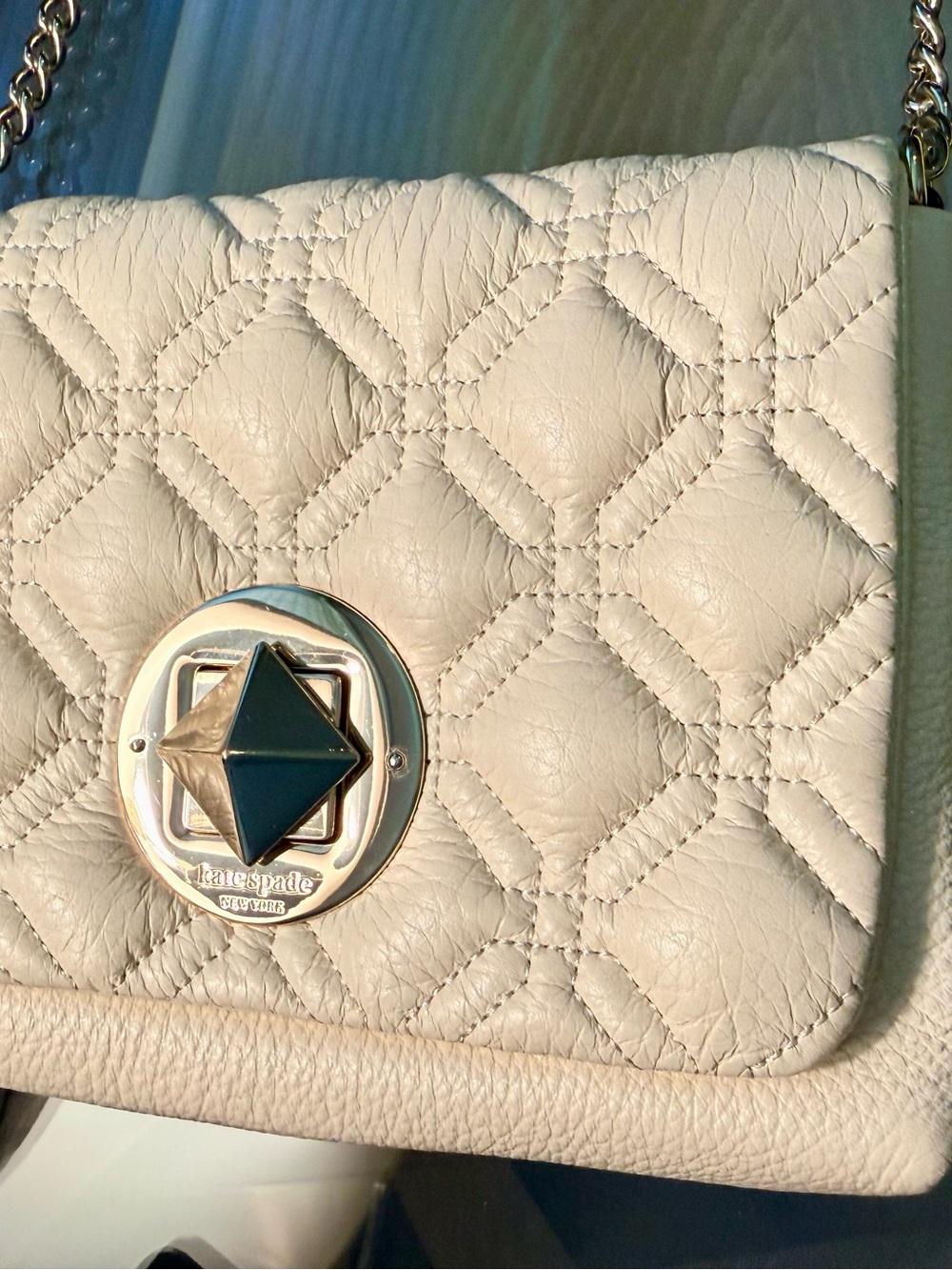 Kate Spade Cream Quilted Leather Crossbody Bag with Gold Turn-Lock - Picture 4 of 8